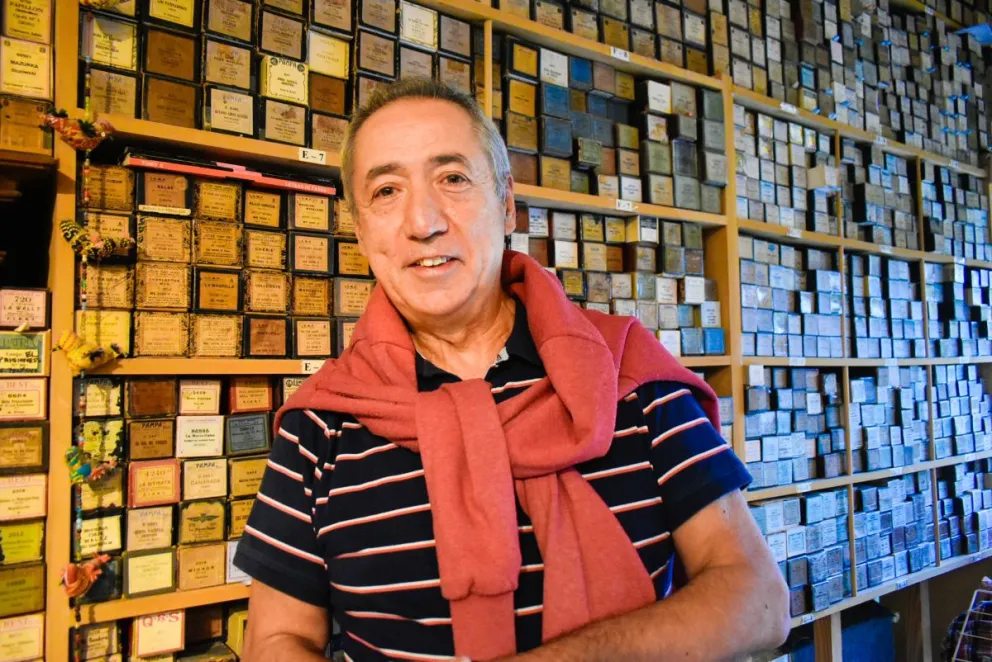 El preservador del pasado: Horacio Asborno es uno de los mayores coleccionistas de pianolas y vive en Viedma