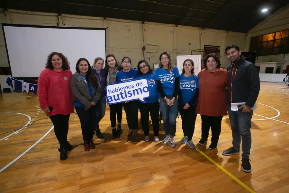 Hablemos de autismo y deporte: pasan por los clubes para generar conciencia