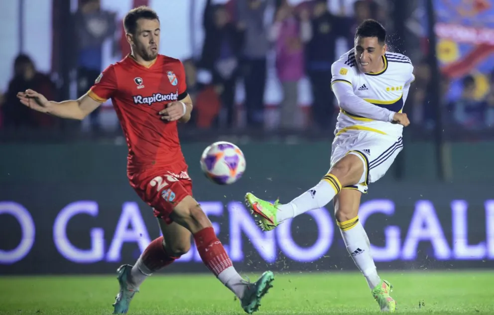 Boca terminó con uno menos y perdió en Sarandí