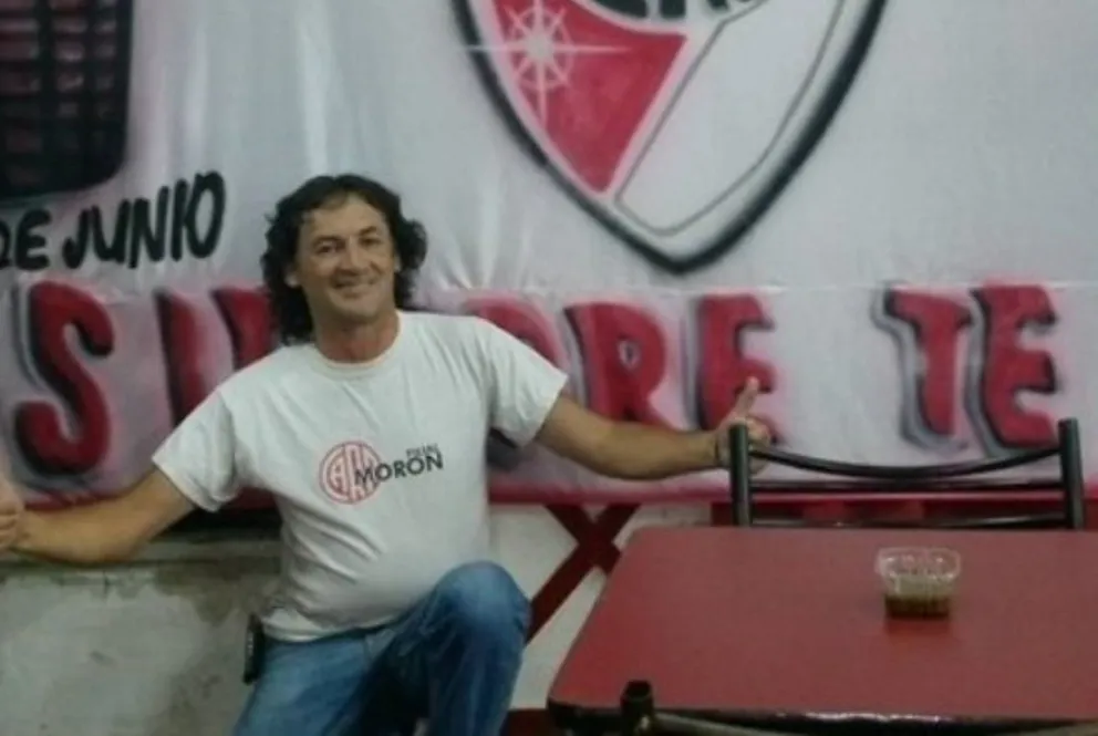 El hincha fallecido se llama Marcelo Serrano y tenía 53 años