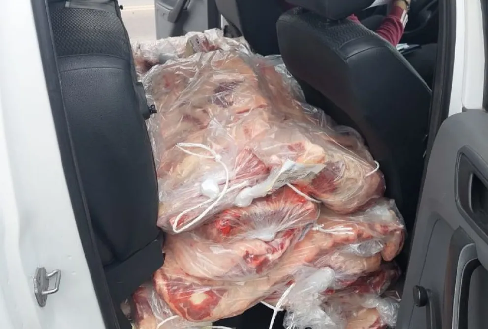 Frenaron a unos sujetos que quisieron ingresar costillares, una bomba para la fiebre aftosa