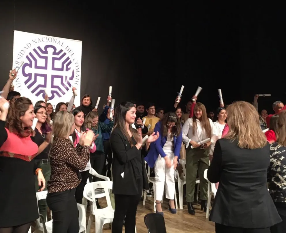 Reparación histórica y entrega de diplomas en el CURZA