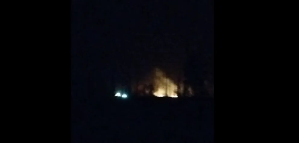 Coletazos del viento: tres dotaciones combaten un incendio en el IDEVI