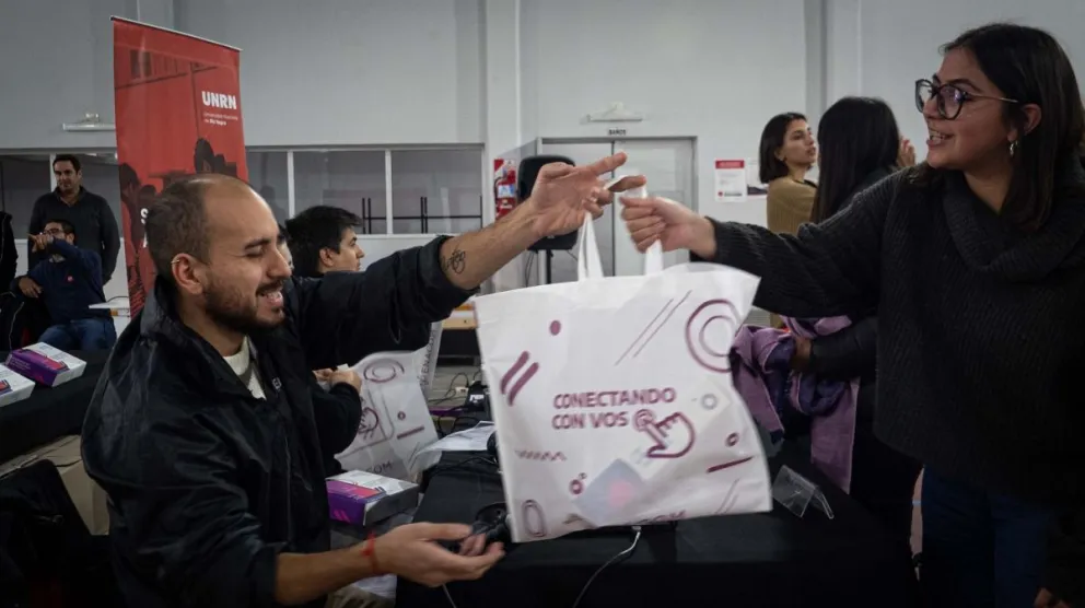 Tablets gratis, un acceso a la conectividad como para reforzar los estudios universitarios