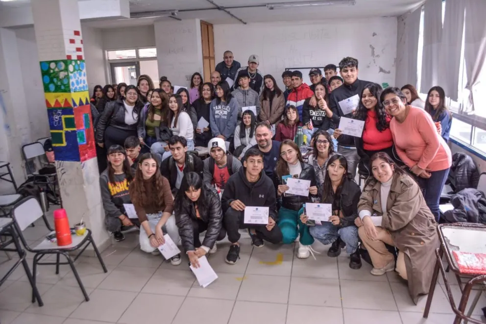 La Cámara de Comercio de Viedma lanzó el taller "El mundo emprendedor va a la escuela" para inspirar a los jóvenes