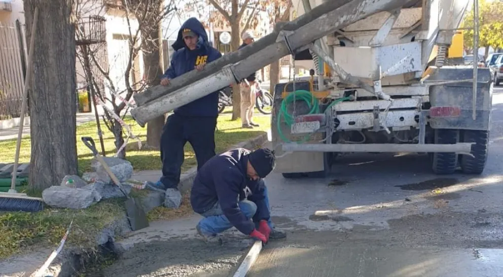 Tapan los baches en Viedma