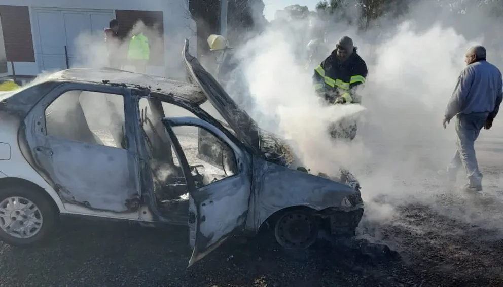 Un desperfecto eléctrico habría sido la causa de incendio de un vehículo 