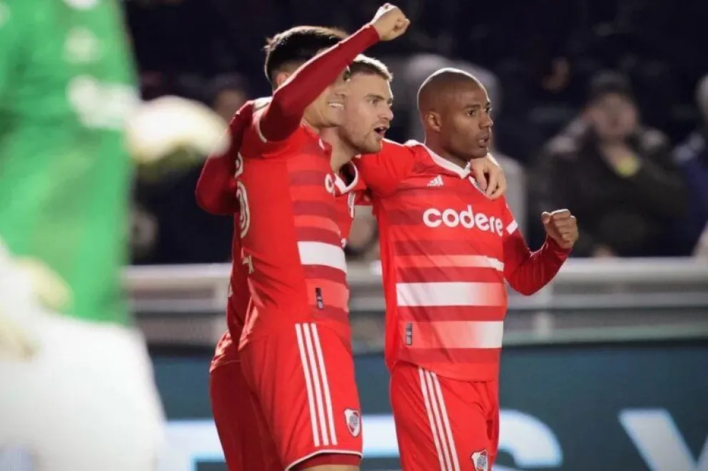 River goleó 4-1 a Banfield y se afianza como único líder de la Liga Profesional