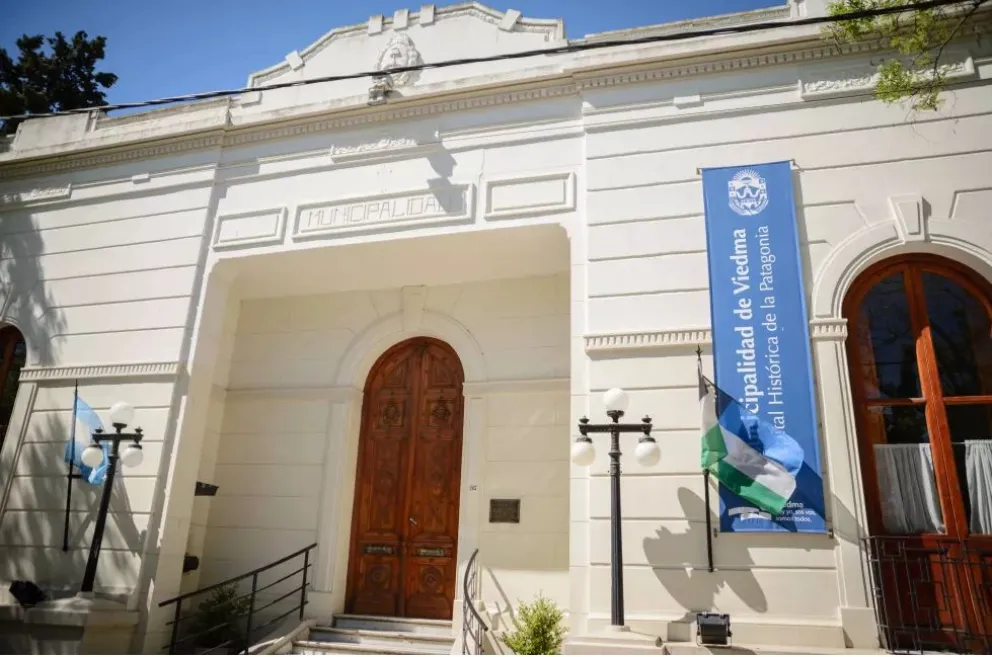 Dos agentes municipales pegaron tantos "faltazos" que los declararon cesantes
