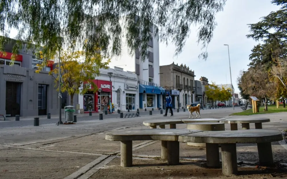 Les robaron en plena Plaza Alsina y nadie vio nada 