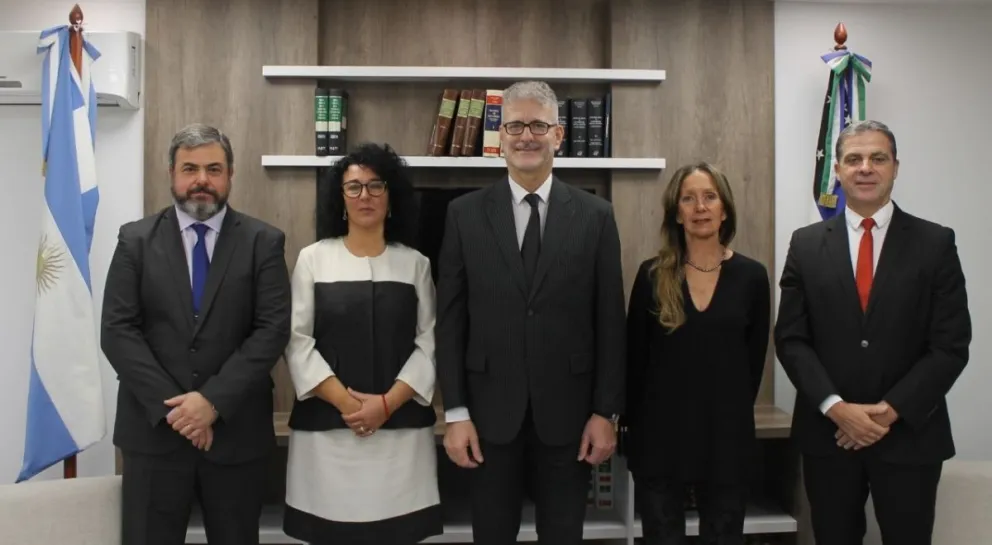 Los jueces y los funcionarios judiciales se aumentaron el sueldo a cifras exorbitantes 