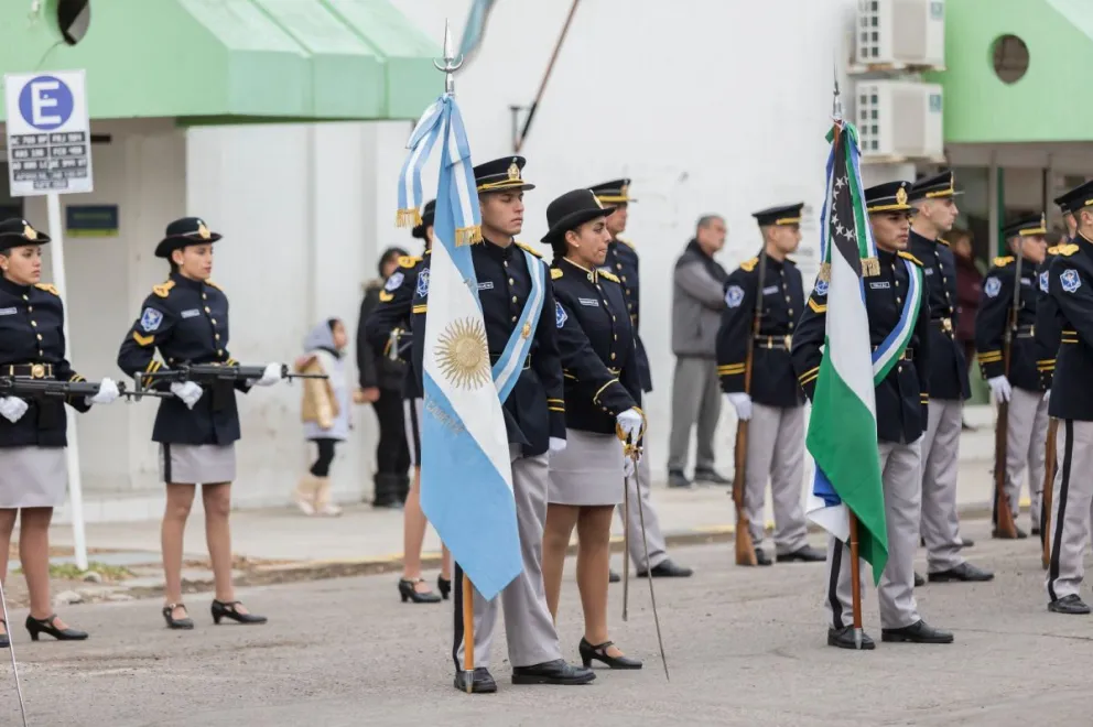 Cadetes de la Policía de Río Negro juraron lealtad a la Bandera Argentina