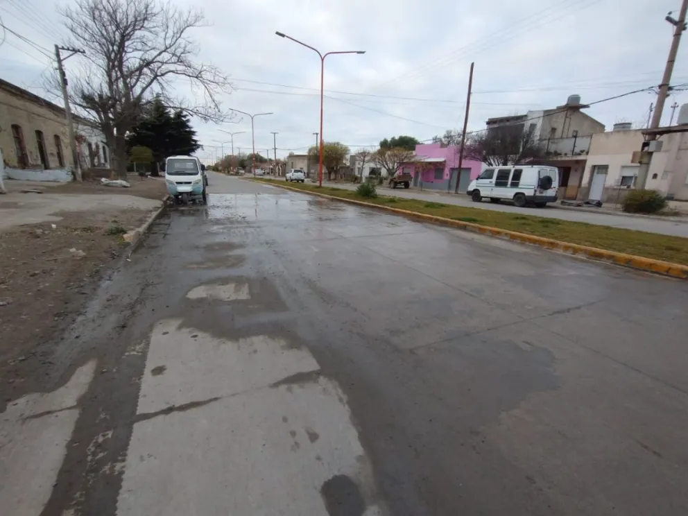 El bulevar Moreno parece un arroyo: van siete meses de reclamos sin solución 