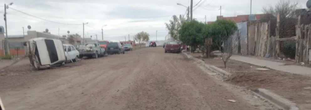 Insólito: un "cementerio" de autos genera malestar entre los vecinos
