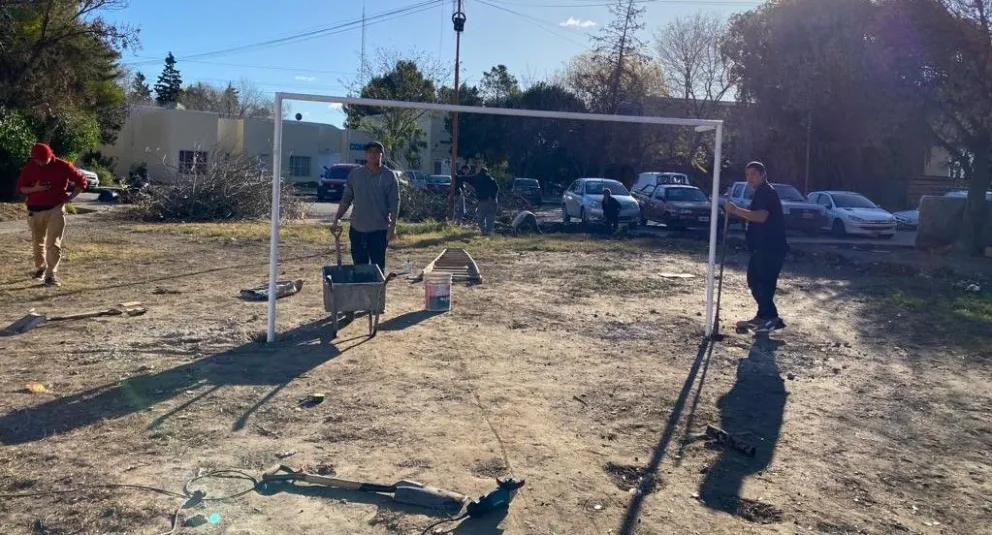 Vecinos autoconvocados del Guido realizan actividades sociales y mejoramiento en el barrio
